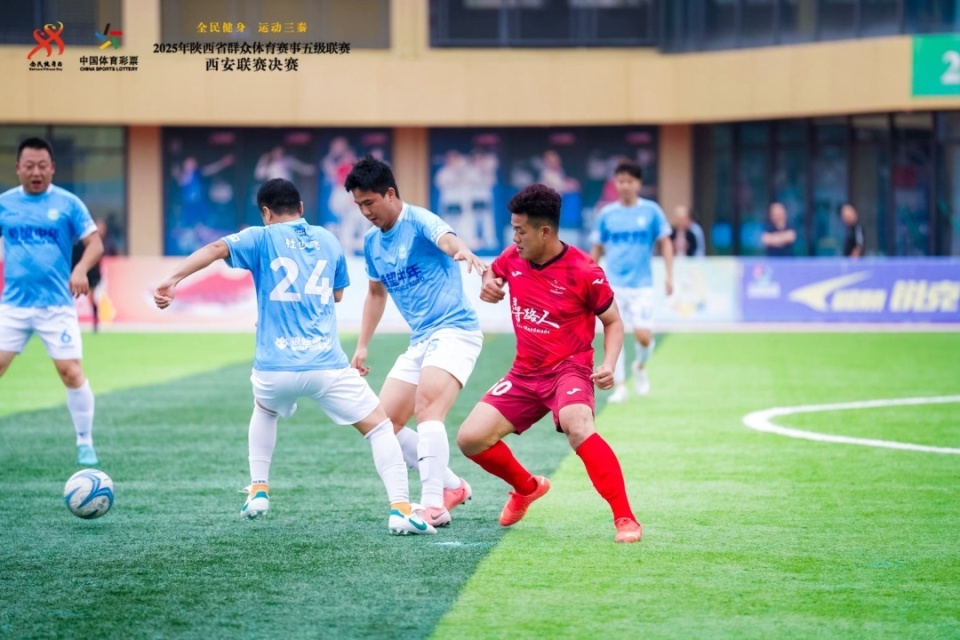 欢呼声此起 欢呼声此起