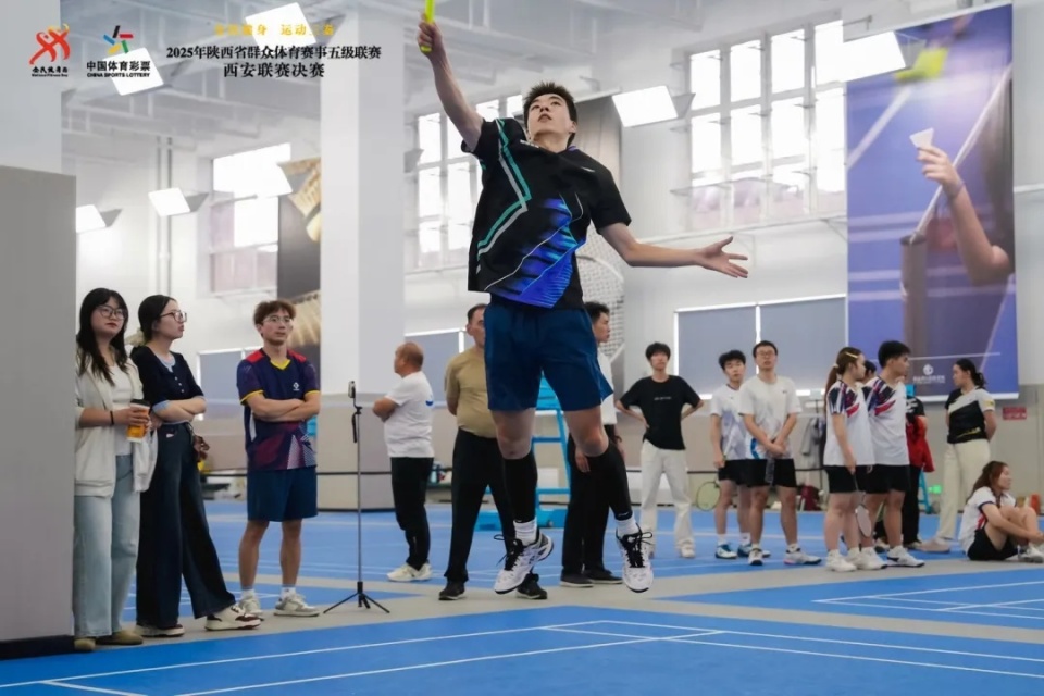 足球在湿滑 足球在湿滑