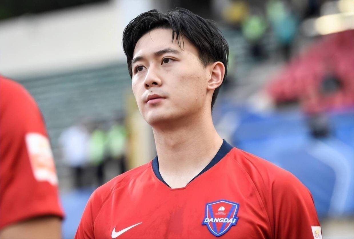 枯坐板凳, 只是蒋圣龙 枯坐板凳, 只是蒋圣龙